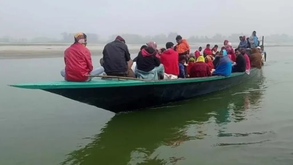 যমুনায় নাব্য সংকট হওয়ায় নৌ চলাচল ব্যাহত