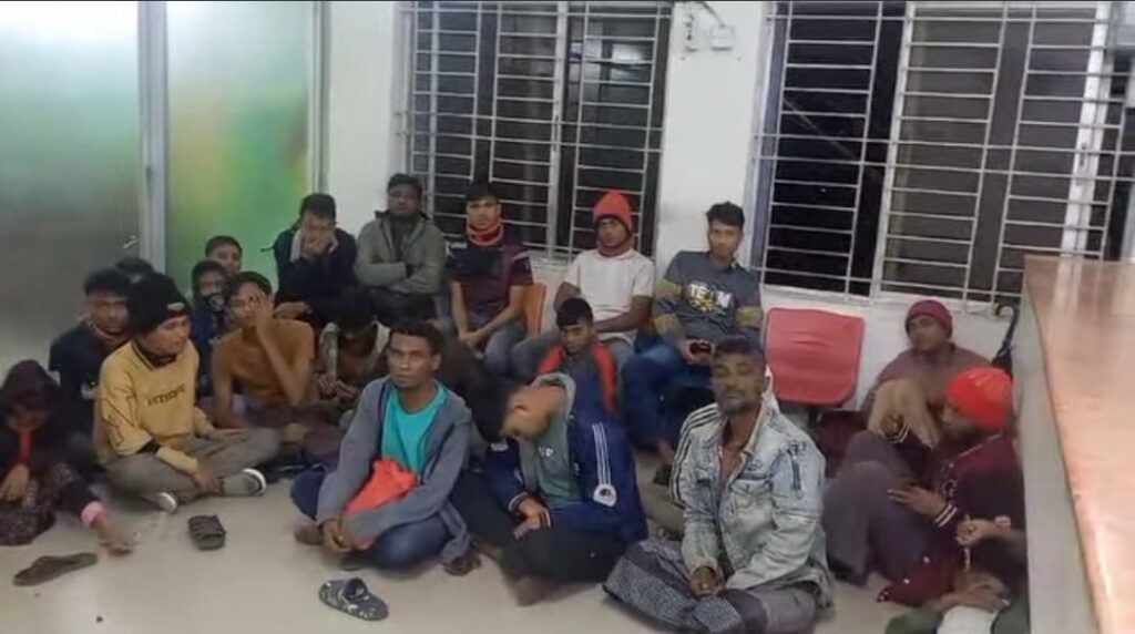 মালয়েশিয়া পাচারের নামে জিম্মি করে মুক্তিপণ আদায় নারী ও শিশুসহ ৩০ রোহিঙ্গা উদ্ধা