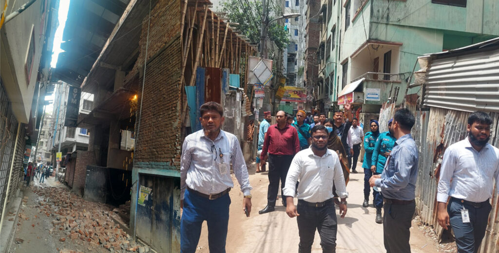 নকশাবহির্ভূত অবৈধভাবে গড়ে তোলা বহুতল ভবনে রাজউকের মোবাইল কোর্ট জরিমানন আদায় ৬ (ছয়) লক্ষ টাকা।