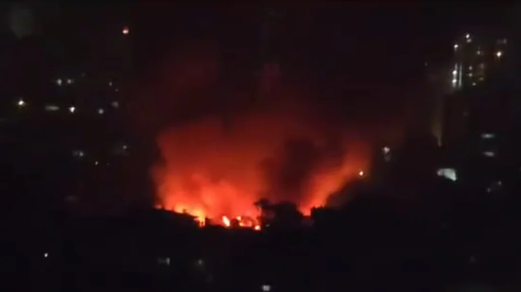 রাজধানীর কড়াইল বস্তিতে আগুন