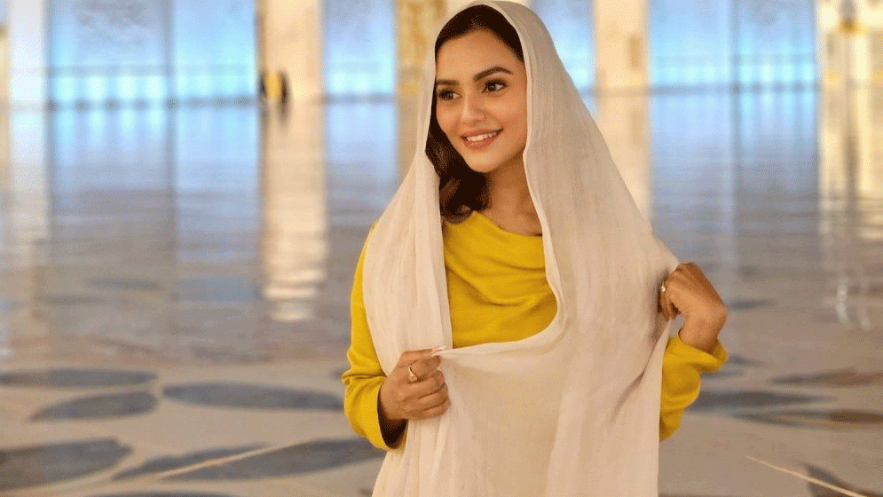 কানাডায় মঞ্চ মাতালেন নুসরাত ফারিয়া