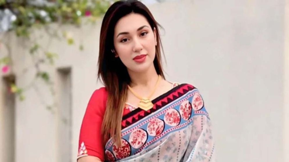 ‘দুর্বার’ চমক দেখাবেন অপু বিশ্বাস