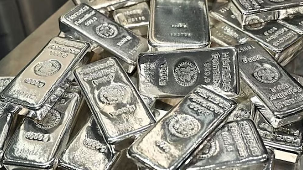 রুপার দাম রেকর্ড ছুঁয়েছে, প্রযুক্তি ও বিনিয়োগে বাড়ছে চাহিদা