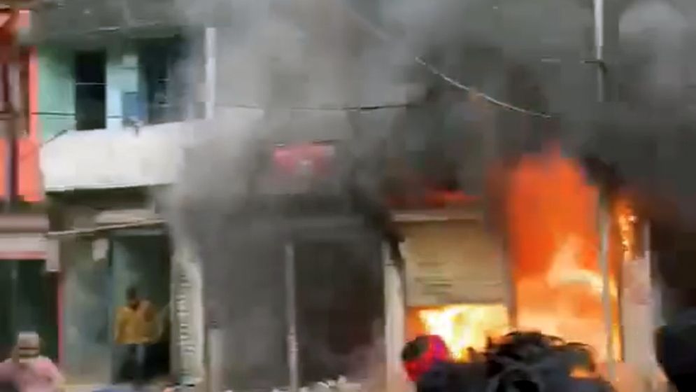 সাহার বাজারে আগুনে মৃত্যু, কিশোর কর্মচারীর লাশ উদ্ধার