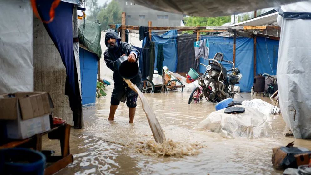 যুদ্ধবিধ্বস্ত গাজায় ঝড় ‘বায়রন’র তাণ্ডব, ১৪ জনের প্রাণহানি