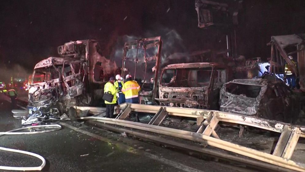 জাপানে দুর্ঘটনার কবলে ৫০টিরও বেশি গাড়ি, নিহত ২