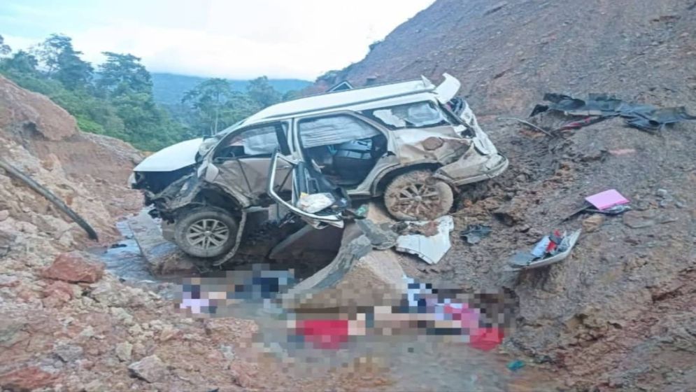 মালয়েশিয়ার সড়কে ঝরল প্রেমিক যুগলের প্রাণ