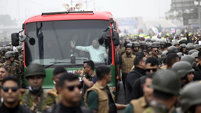 মাকে দেখতে এভারকেয়ারের পথে তারেক রহমান